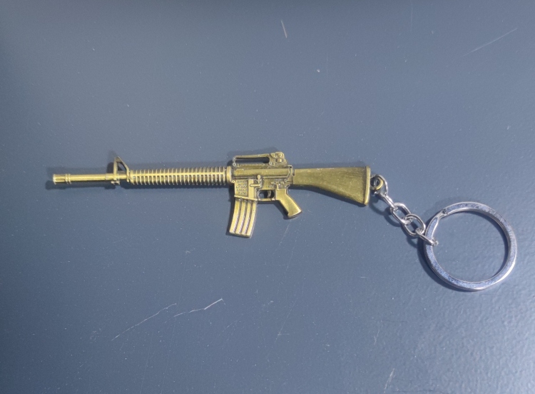 ميدالية شكل KALASHNIKOV