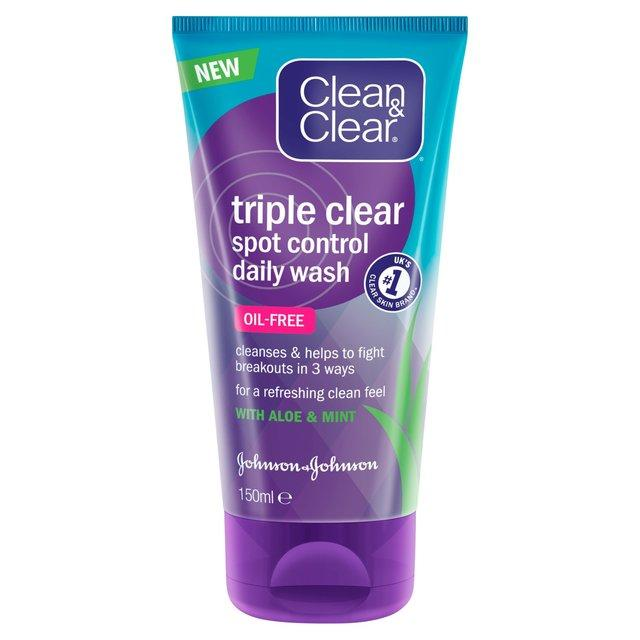 غسول يومي Clean & Clear تنظيف ثلاثي للتحكم في البقع