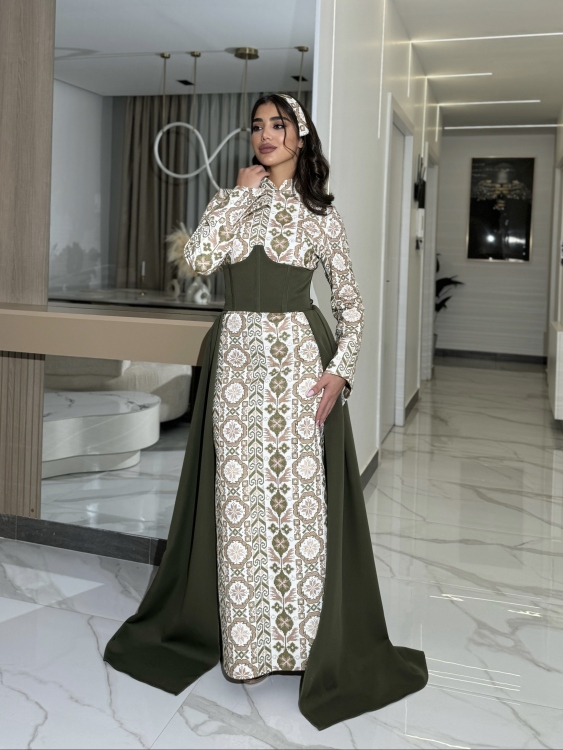 (ثوب الملكة )Queen-style henna dress with a long train