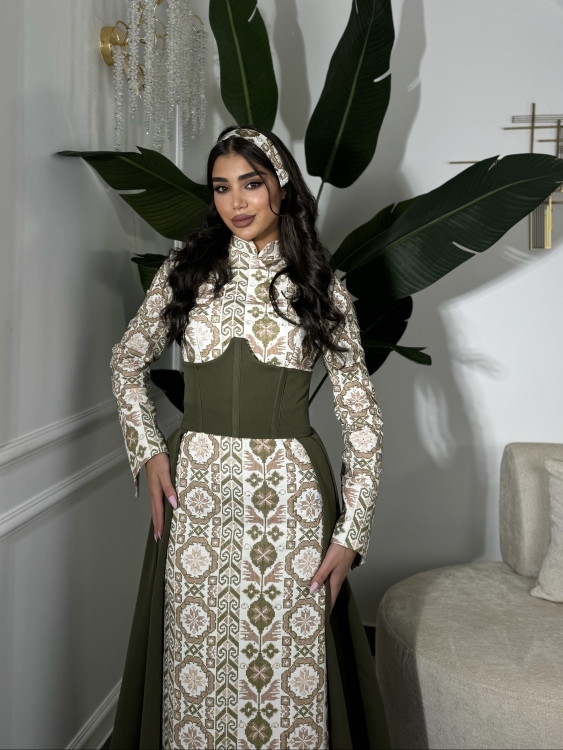 (ثوب الملكة )Queen-style henna dress with a long train