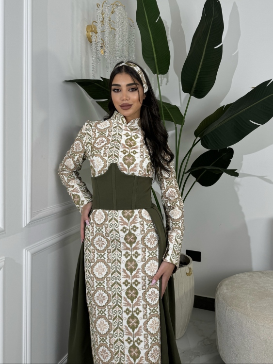 (ثوب الملكة )Queen-style henna dress with a long train