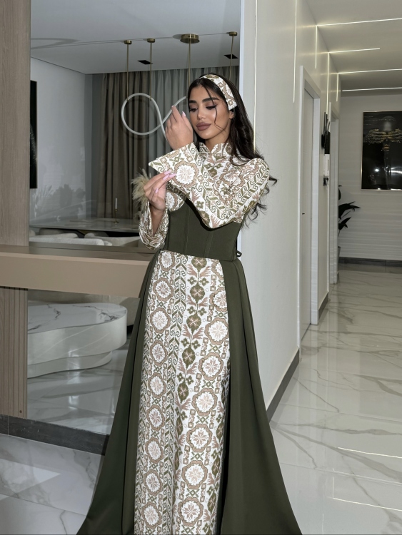 (ثوب الملكة )Queen-style henna dress with a long train