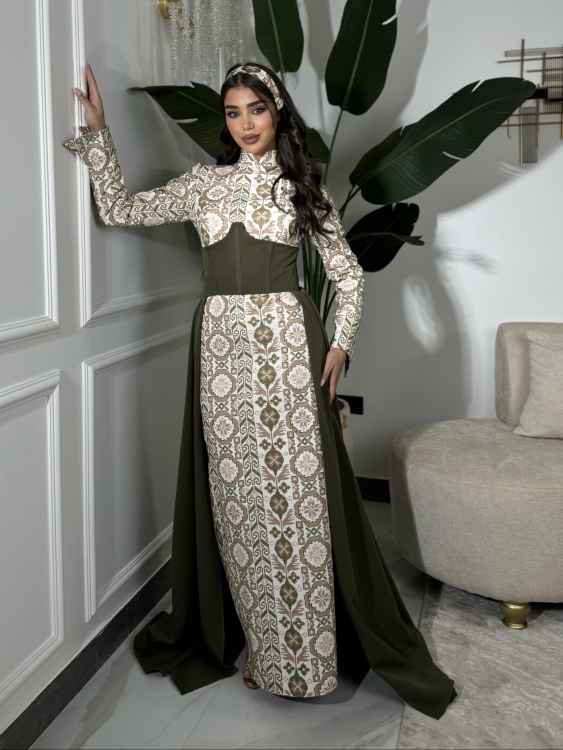 (ثوب الملكة )Queen-style henna dress with a long train