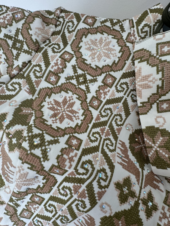 (ثوب الملكة )Queen-style henna dress with a long train