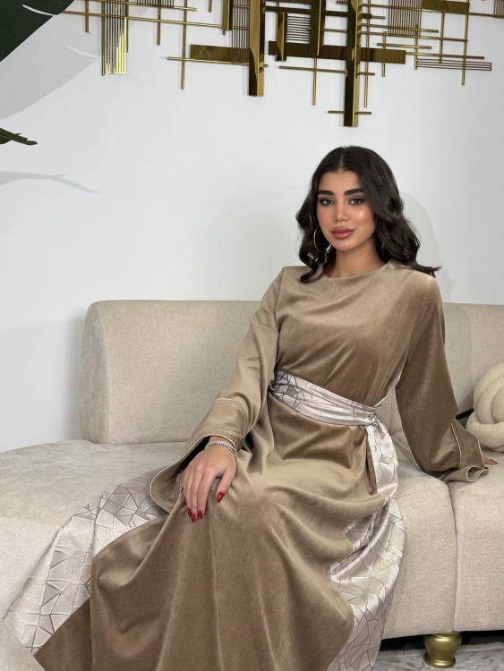 جلابية ياسمينا   Jalabiya With Floral Belt  ( نقشة 2 )