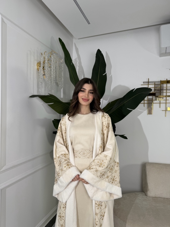 Embroidered Bisht with Suede Dressجلابية شموخ  بدون فرو داخلي  