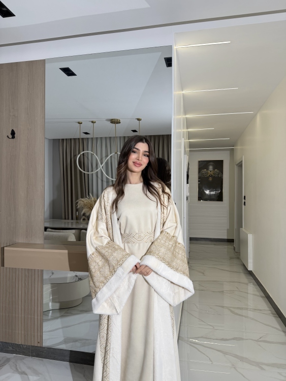 Embroidered Bisht with Suede Dressجلابية شموخ  بدون فرو داخلي  