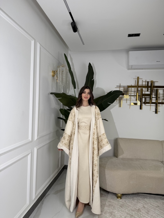 Embroidered Bisht with Suede Dressجلابية شموخ  بدون فرو داخلي  