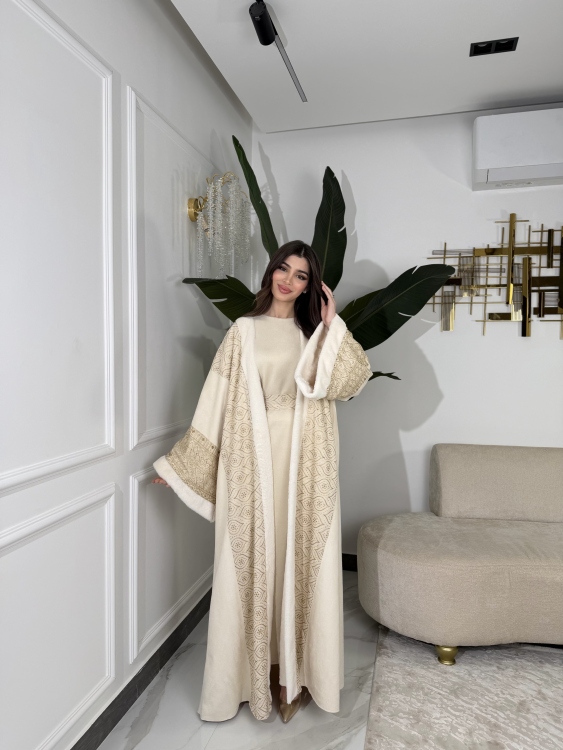 Embroidered Bisht with Suede Dressجلابية شموخ  بدون فرو داخلي  