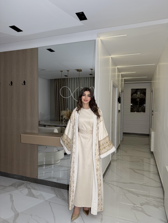 Embroidered Bisht with Suede Dressجلابية شموخ  بدون فرو داخلي  