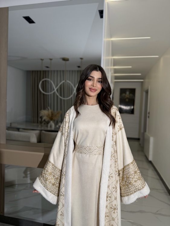 Embroidered Bisht with Suede Dressجلابية شموخ  بدون فرو داخلي  