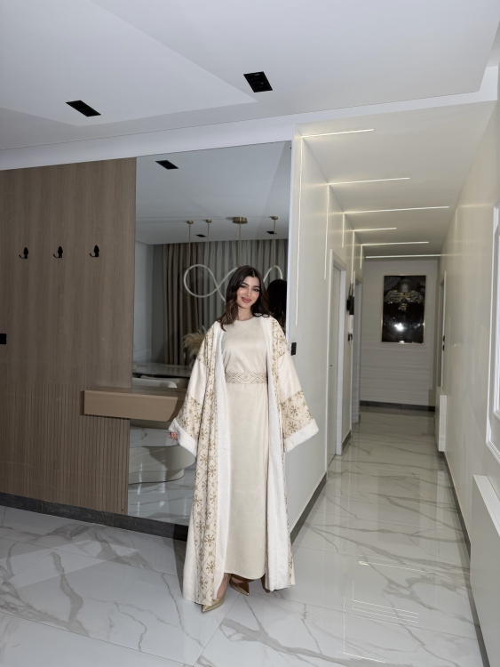 Embroidered Bisht with Suede Dressجلابية شموخ  بدون فرو داخلي  
