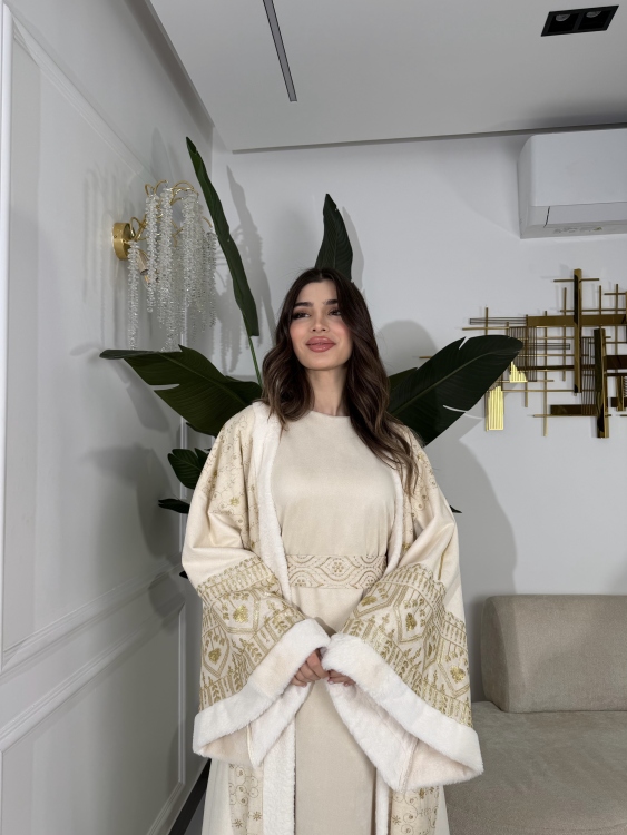 Embroidered Bisht with Suede Dressجلابية شموخ  بدون فرو داخلي  
