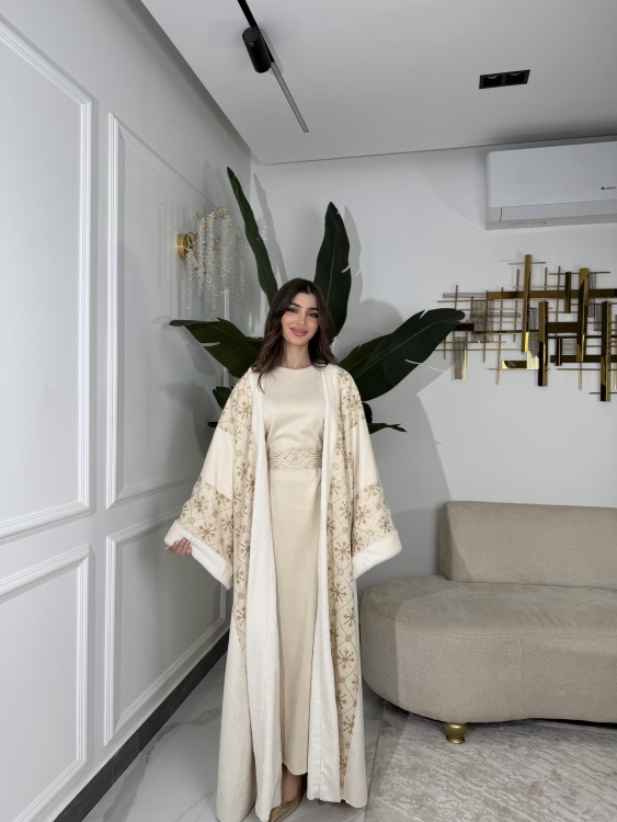 Embroidered Bisht with Suede Dressجلابية شموخ  بدون فرو داخلي  