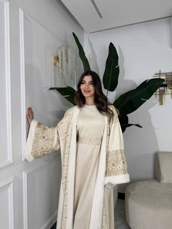 Embroidered Bisht with Suede Dressجلابية شموخ  بدون فرو داخلي  