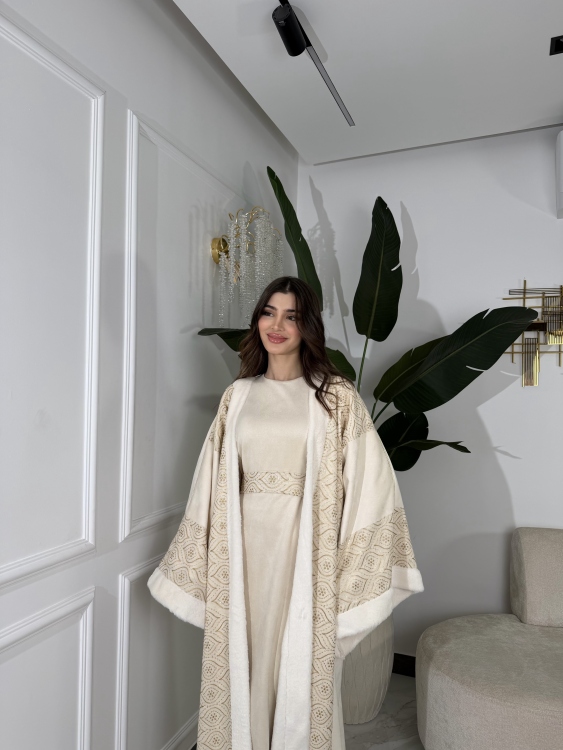 Embroidered Bisht with Suede Dressجلابية شموخ  بدون فرو داخلي  