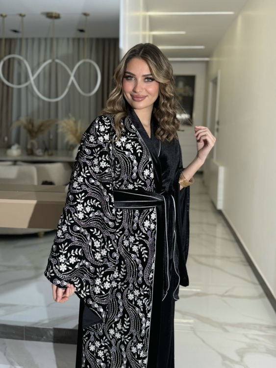 جلابية الشيخة ( لون أسود وأبيض ) Open Front Jalabiya With Belt