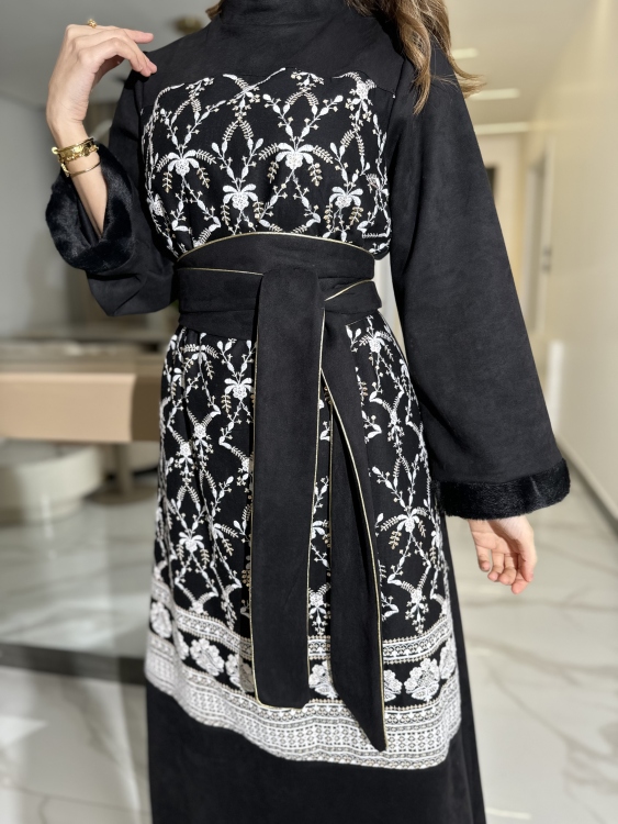 Jalabiya Dress With Fur Collar(دهبي وابيض)جلابية الكشخه 