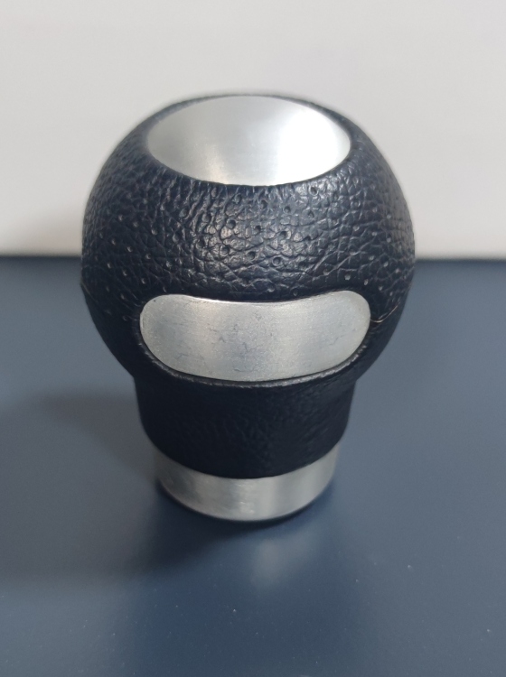 مسكة جير مدور جلد اسود ، المنيوم