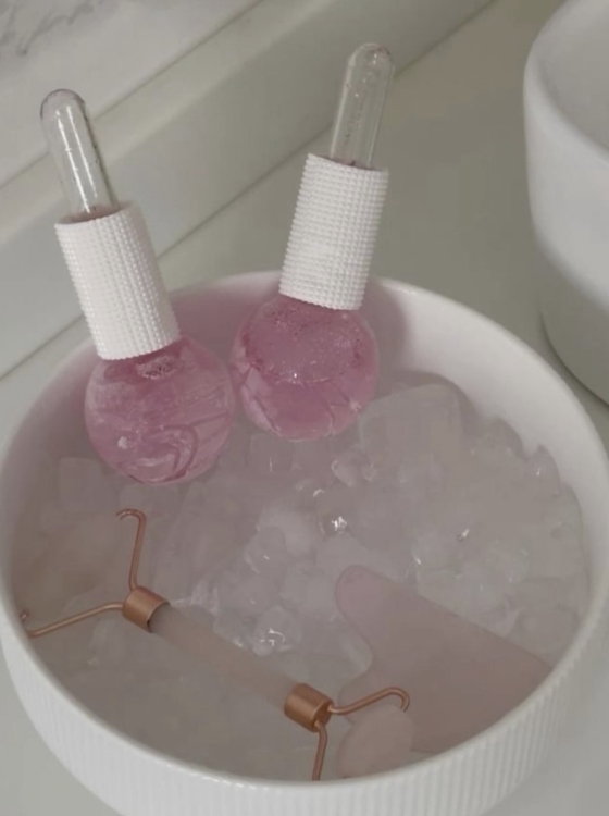 Glittery pink Ice roller