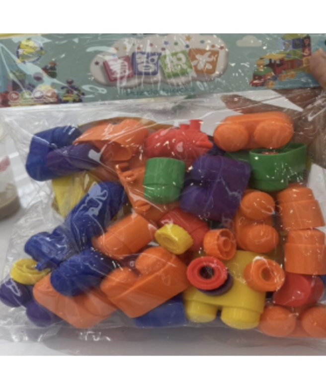 مكعبات بلاستيكية