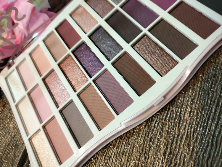 باليت أي شدو dodo girl eyeshadow 