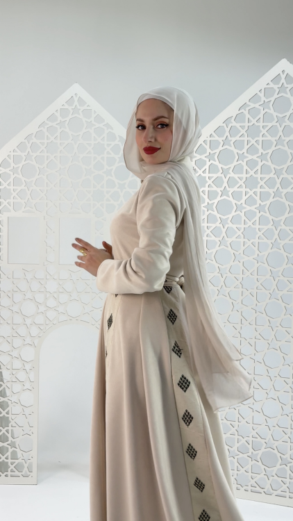 فستان رايا  باللون (البيج)