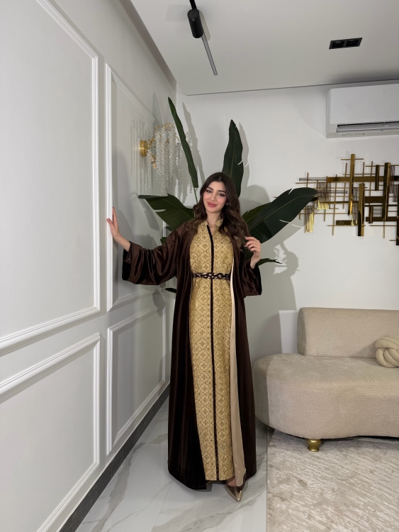 Embroidered Velvet Dress & Velvet Bisht الملكه