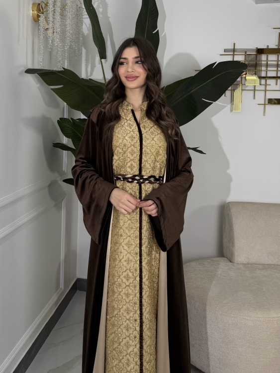 Embroidered Velvet Dress & Velvet Bisht الملكه