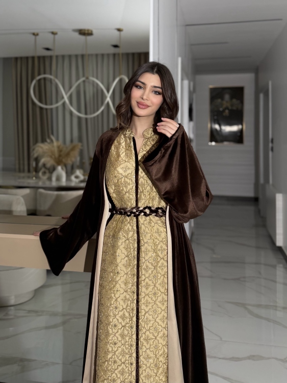 Embroidered Velvet Dress & Velvet Bisht الملكه
