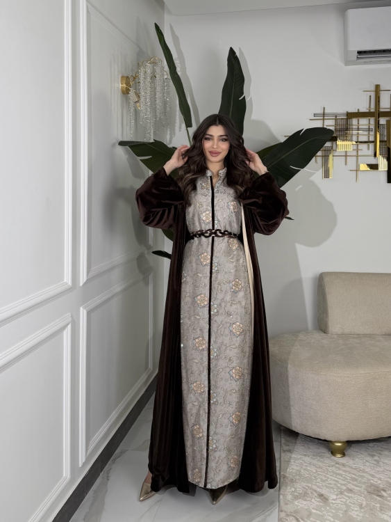 Embroidered Velvet Dress & Velvet Bisht الملكه