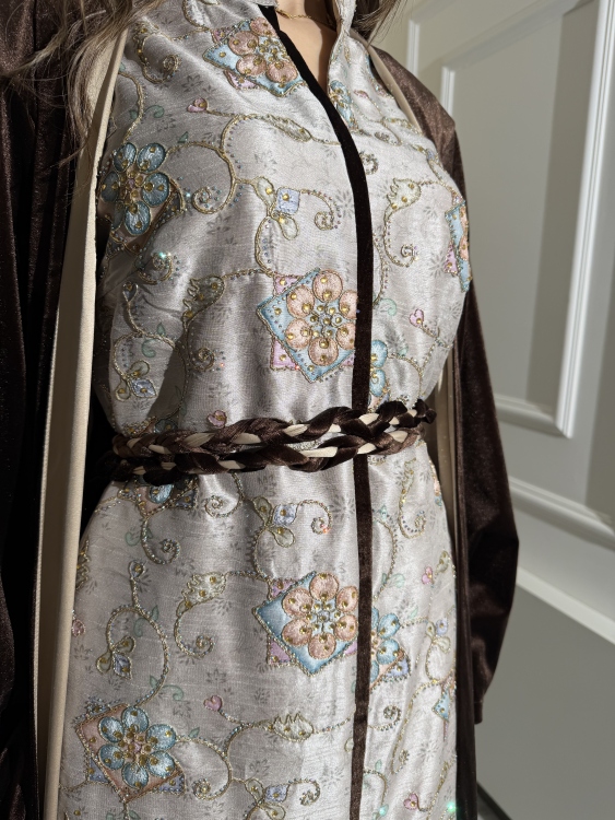 Embroidered Velvet Dress & Velvet Bisht الملكه