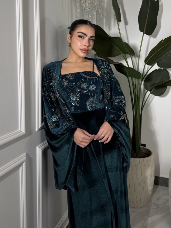 Two-Piece Velvet Dress with Structured Top الجوهرة