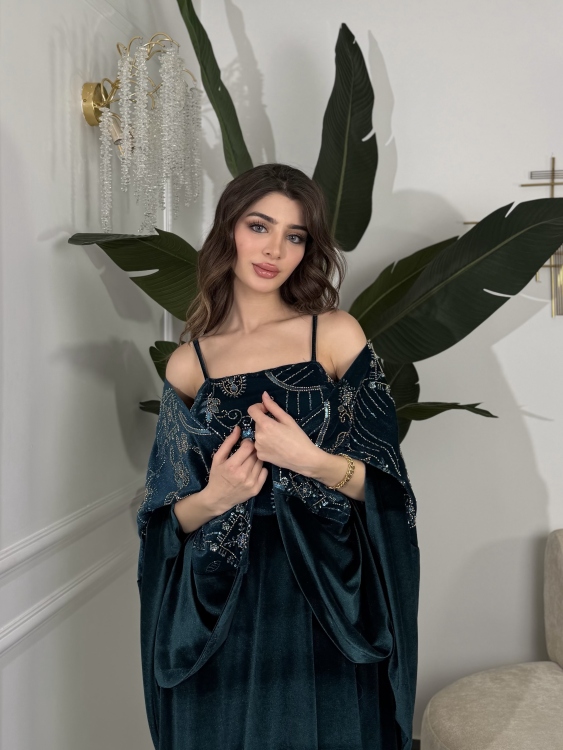 Two-Piece Velvet Dress with Structured Top الجوهرة