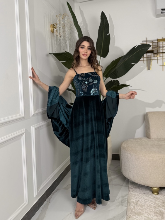 Two-Piece Velvet Dress with Structured Top الجوهرة