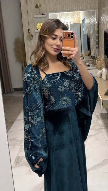 Two-Piece Velvet Dress with Structured Top الجوهرة