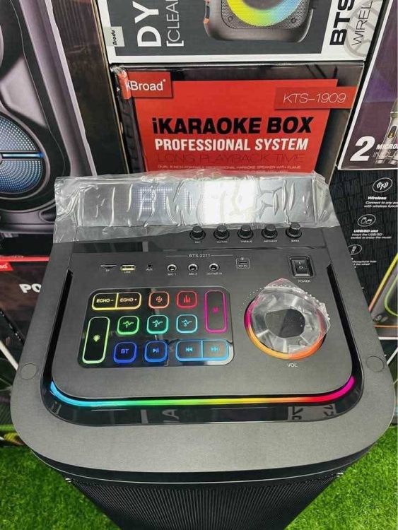 سماعة شحن رباعية 8 انش مع 2 مايكروفون لا سلكي 