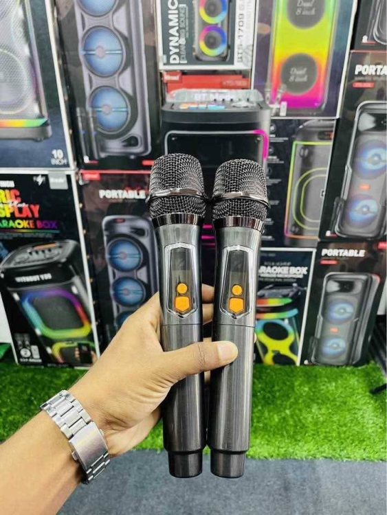 سماعة شحن رباعية 8 انش مع 2 مايكروفون لا سلكي 