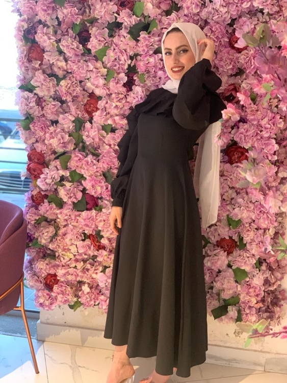 فستان الاميرات باللون الاسود