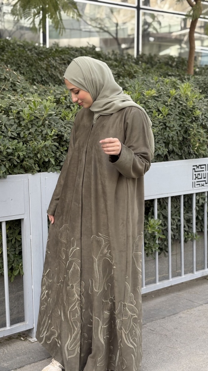 عباية باللون الزيتي 