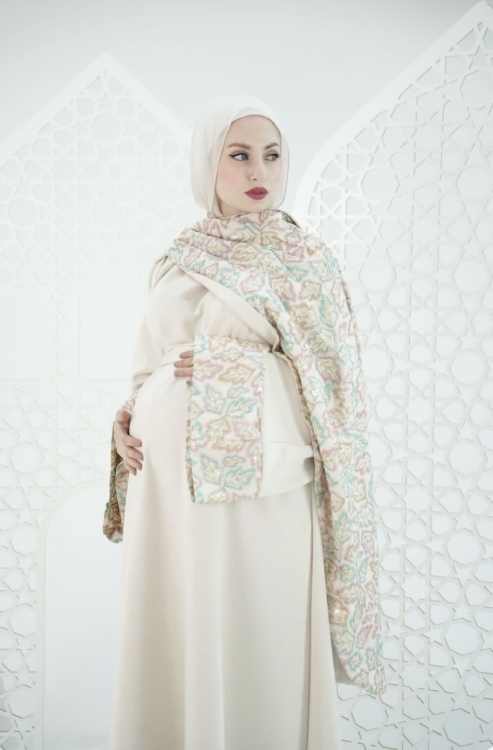 فستان رفيف باللون البيج