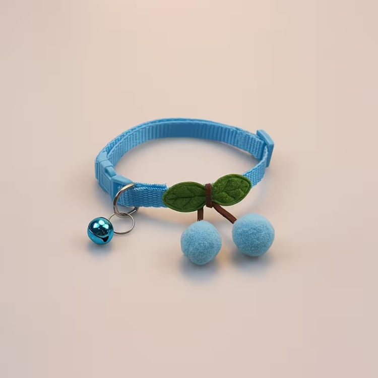 طوق قطط على شكل كرز لطيف باللون الأزرق