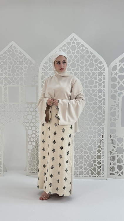 فستان بيهن باللون البيج