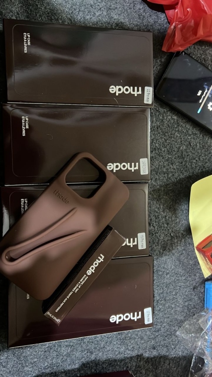 كفر آيفون مع جلوس Rhode لون بني 