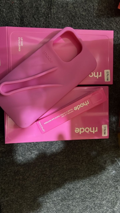 كفر آيفون مع جلوس Rhode لون زهري 