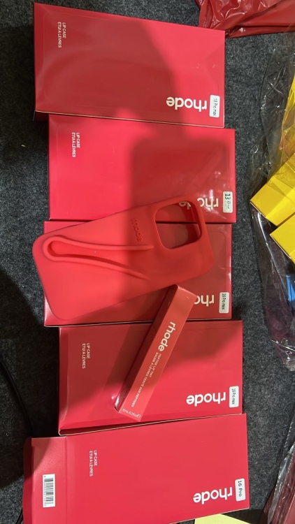 كفر آيفون مع جلوس Rhode لون أحمر 