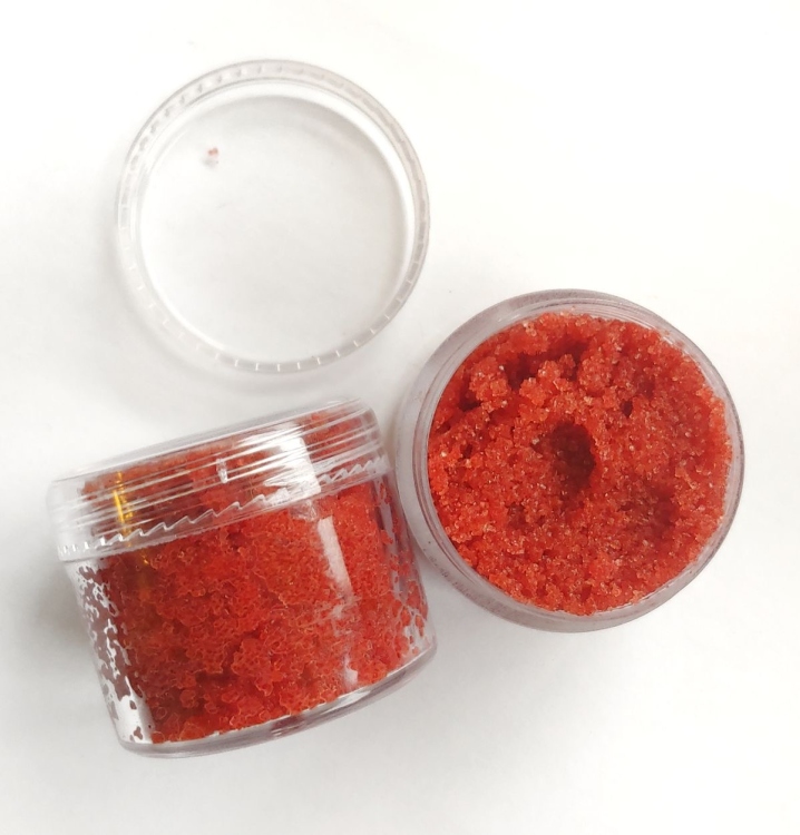 سكراب الشفاه بالورد