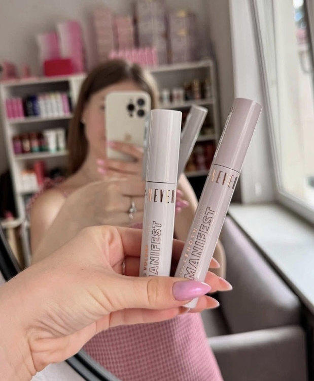 ماسكارا نيفيرتي بيوتي بوست  لتكثيف ورفع الشعر