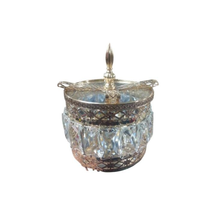 مضيفة كريستال وسط