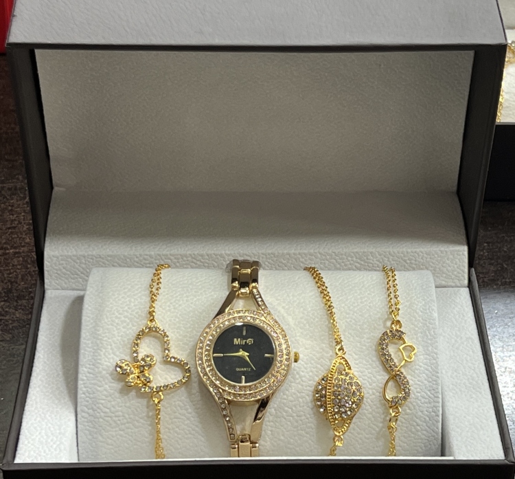 ساعة و ٣ اساور دهب روسي /wristwatch  & hand accessory 3pec Russian gold